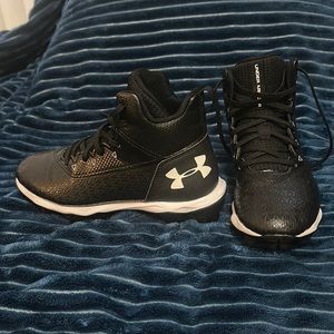 Youth Under Armour Football Cleats Size 4Y
